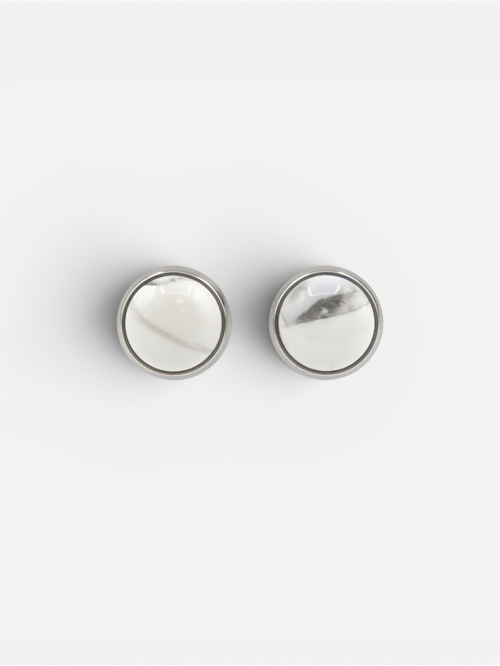 HOWLITE STUDS